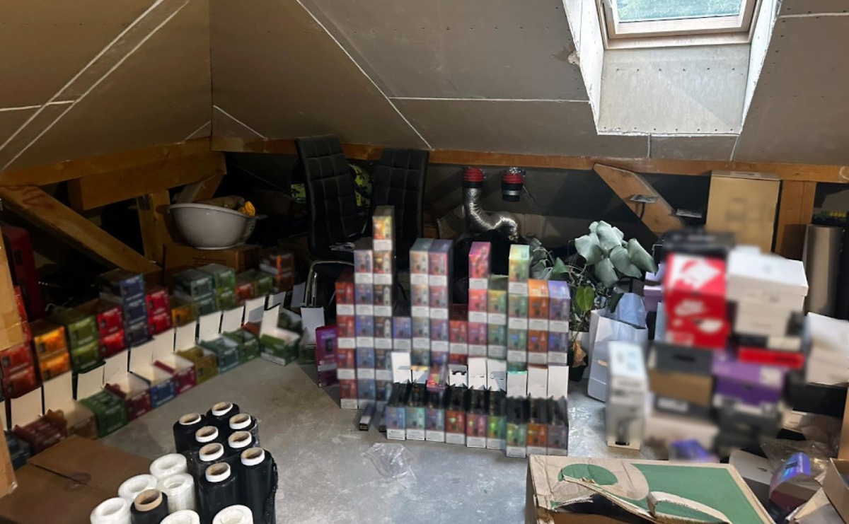 Nielegalne e-papierosy przesyłał poprzez paczkomat - Serwis informacyjny z Raciborza - naszraciborz.pl