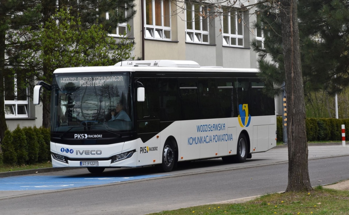Cztery nowoczesne autobusy wyjadą na ulice powiatu - Serwis informacyjny z Raciborza - naszraciborz.pl