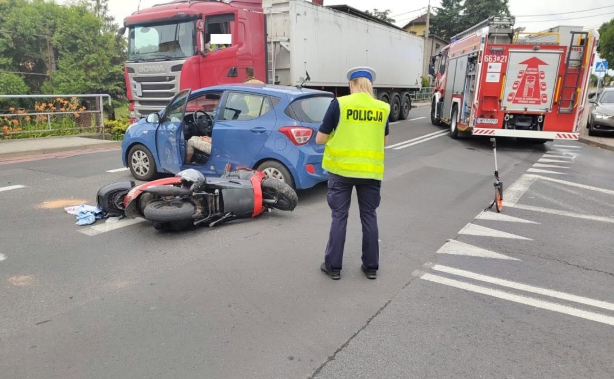 Wypadek na skrzyżowaniu Bema i Strzelców Bytomskich w Rydułtowach - Serwis informacyjny z Raciborza - naszraciborz.pl