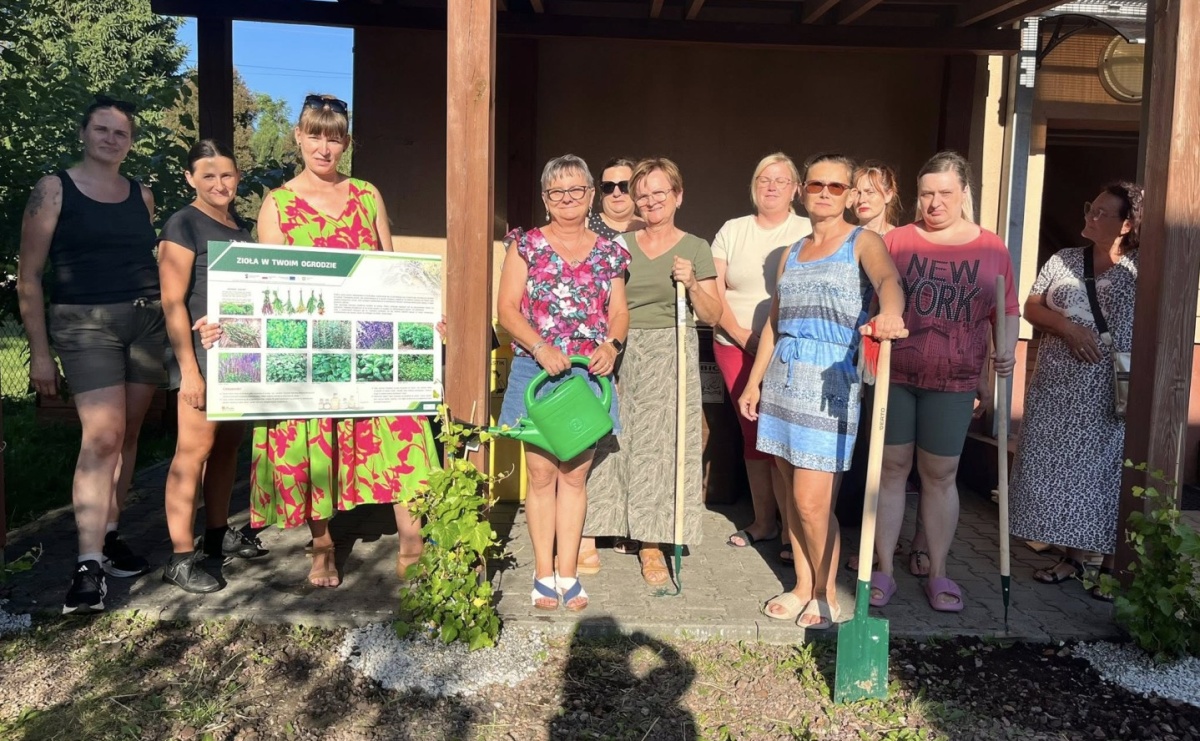 Inicjatywa społeczna w Podbuczu. Powstał ziołowy ogródek - Serwis informacyjny z Raciborza - naszraciborz.pl