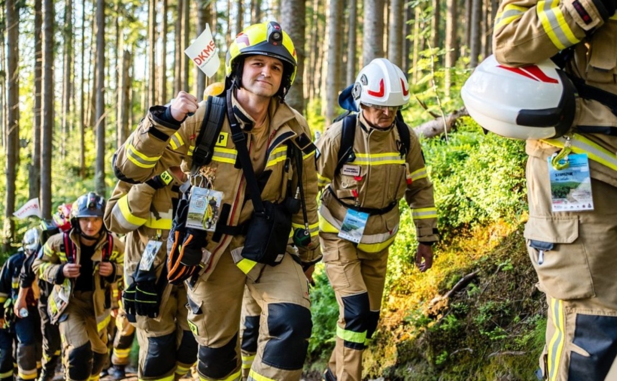 Piąta górska wyprawa strażaków zakończona sukcesem. Ze szczytu Babiej Góry wybrzmiał apel - zostań potencjalnym dawcą szpiku! - Serwis informacyjny z Raciborza - naszraciborz.pl