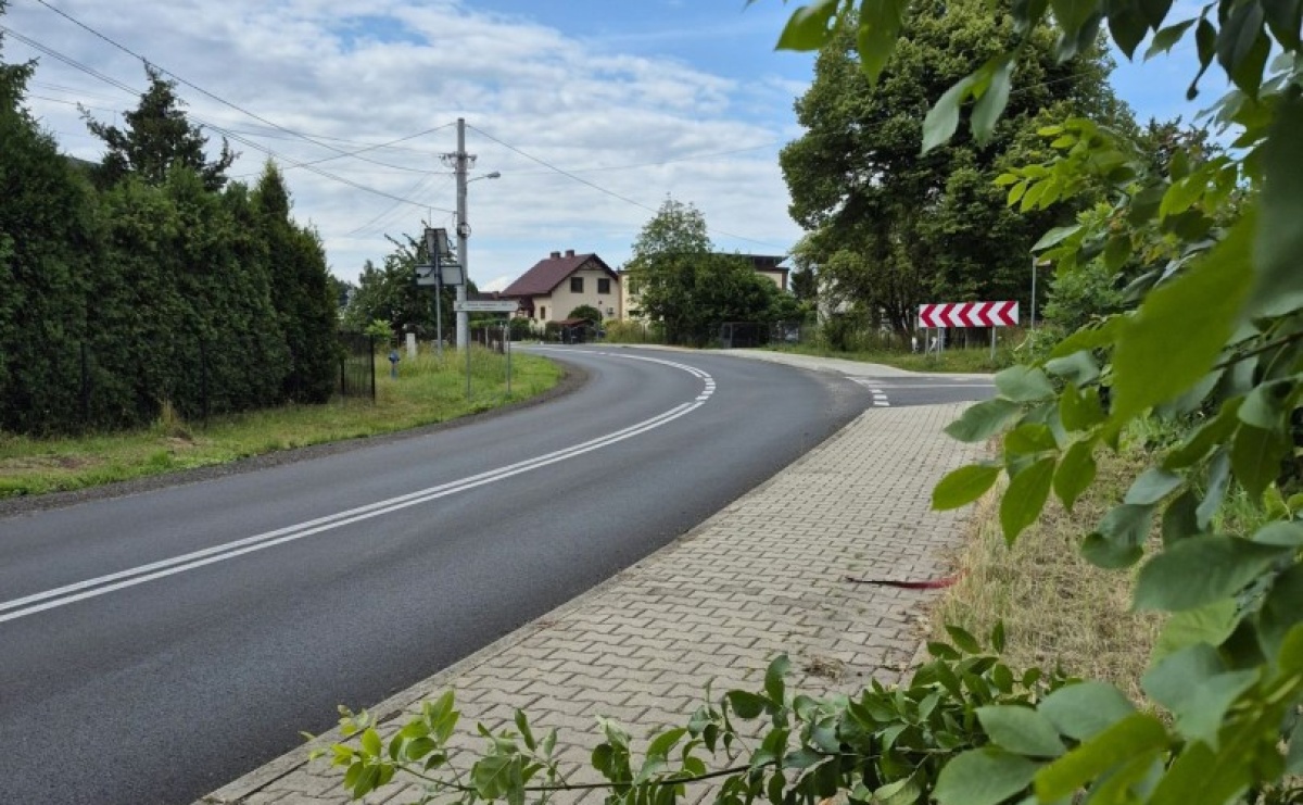 Zakończył się remont kolejnego odcinka ul. 1 Maja w Gołkowicach - Serwis informacyjny z Raciborza - naszraciborz.pl