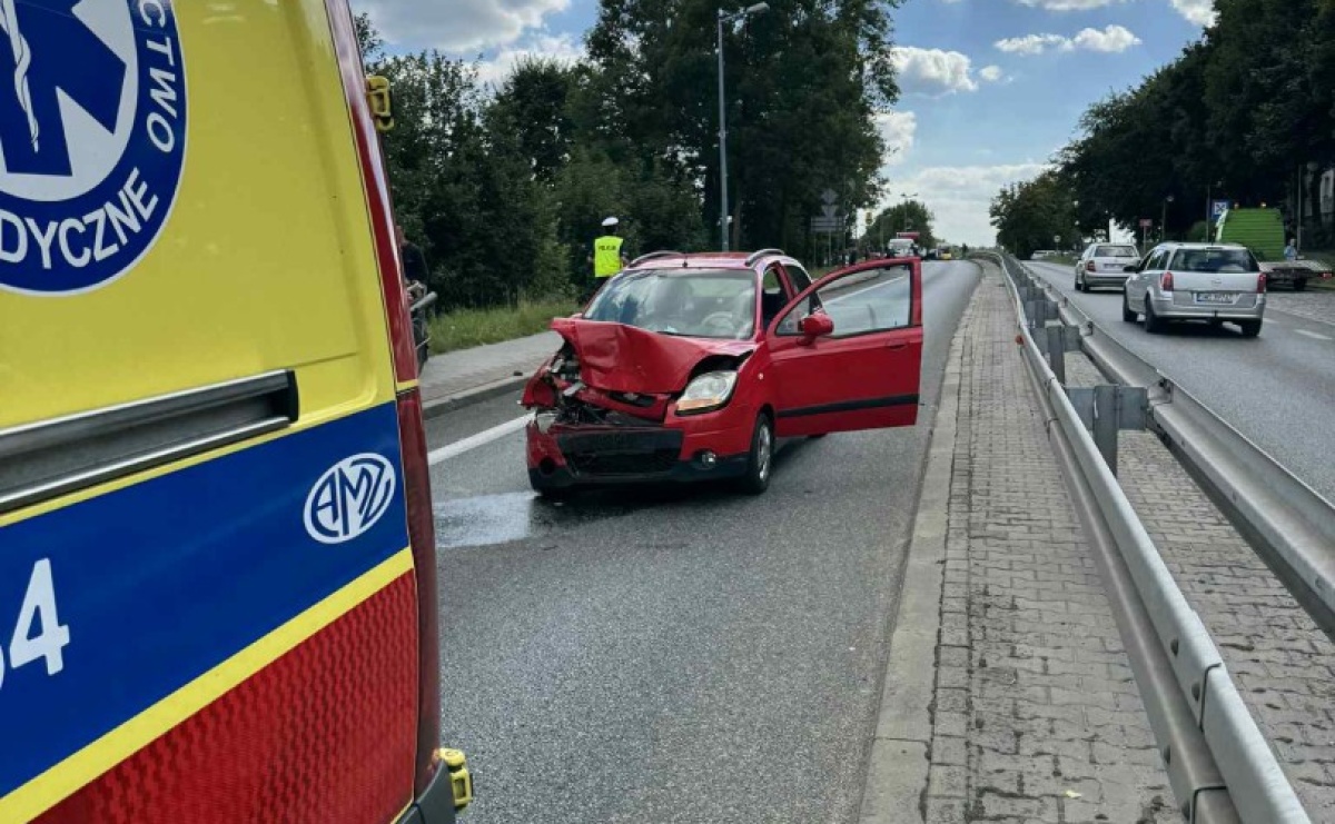 Seria zdarzeń drogowych w Wodzisławiu Śląskim. Trzy osoby trafiły do szpitala - Serwis informacyjny z Raciborza - naszraciborz.pl