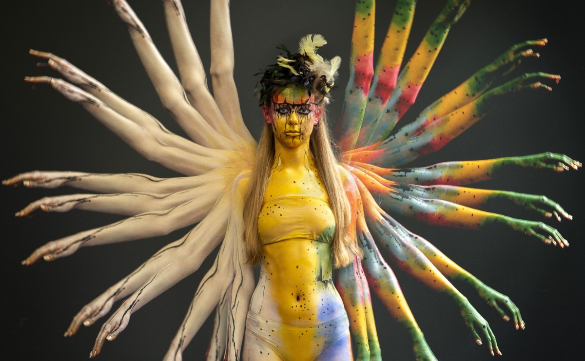 Artystyczna grawitacja w Radlinie – wernisaż pełen barw i muzyki - Serwis informacyjny z Raciborza - naszraciborz.pl