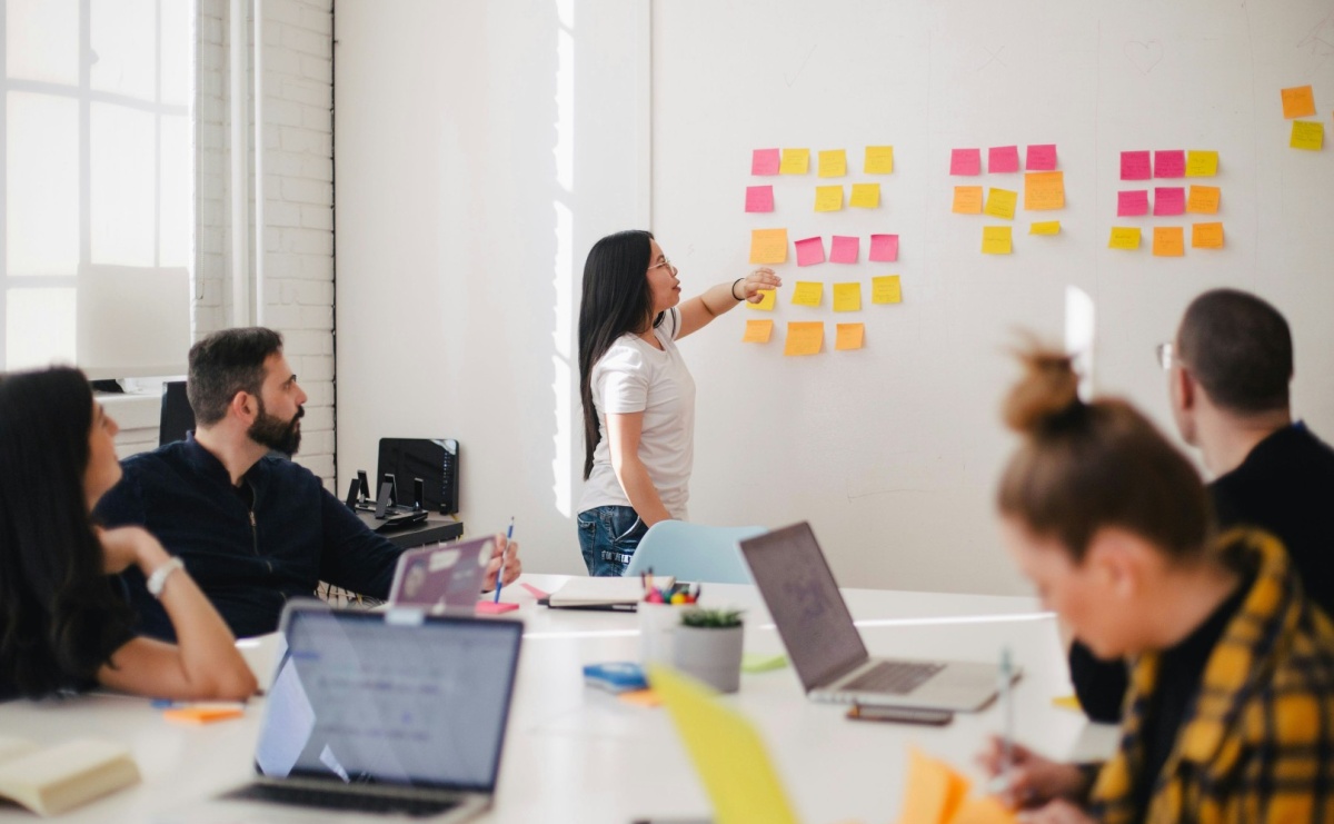 Parasole jako prestiżowy gadżet firmowy – elegancja i funkcjonalność - Serwis informacyjny z Raciborza - naszraciborz.pl