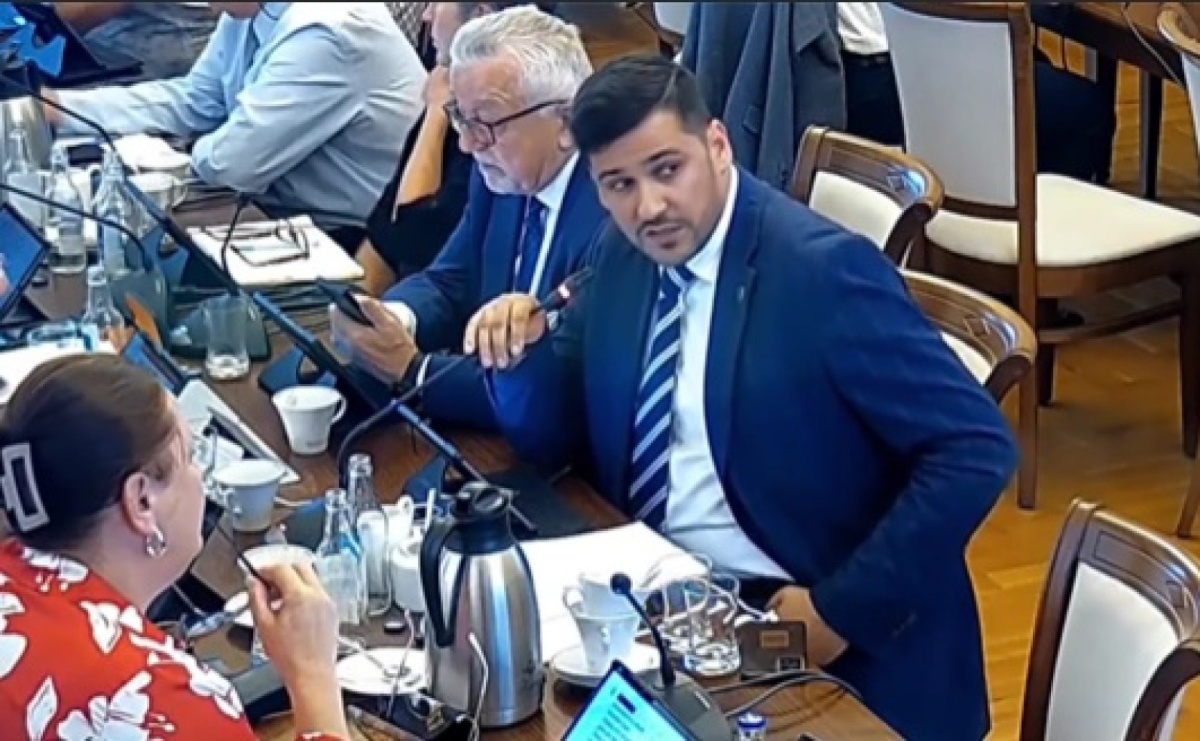 Halo, policja? Proszę przyjechać na Facebooka. Skarga na radnego za... brak cenzury [WIDEO] - Serwis informacyjny z Raciborza - naszraciborz.pl