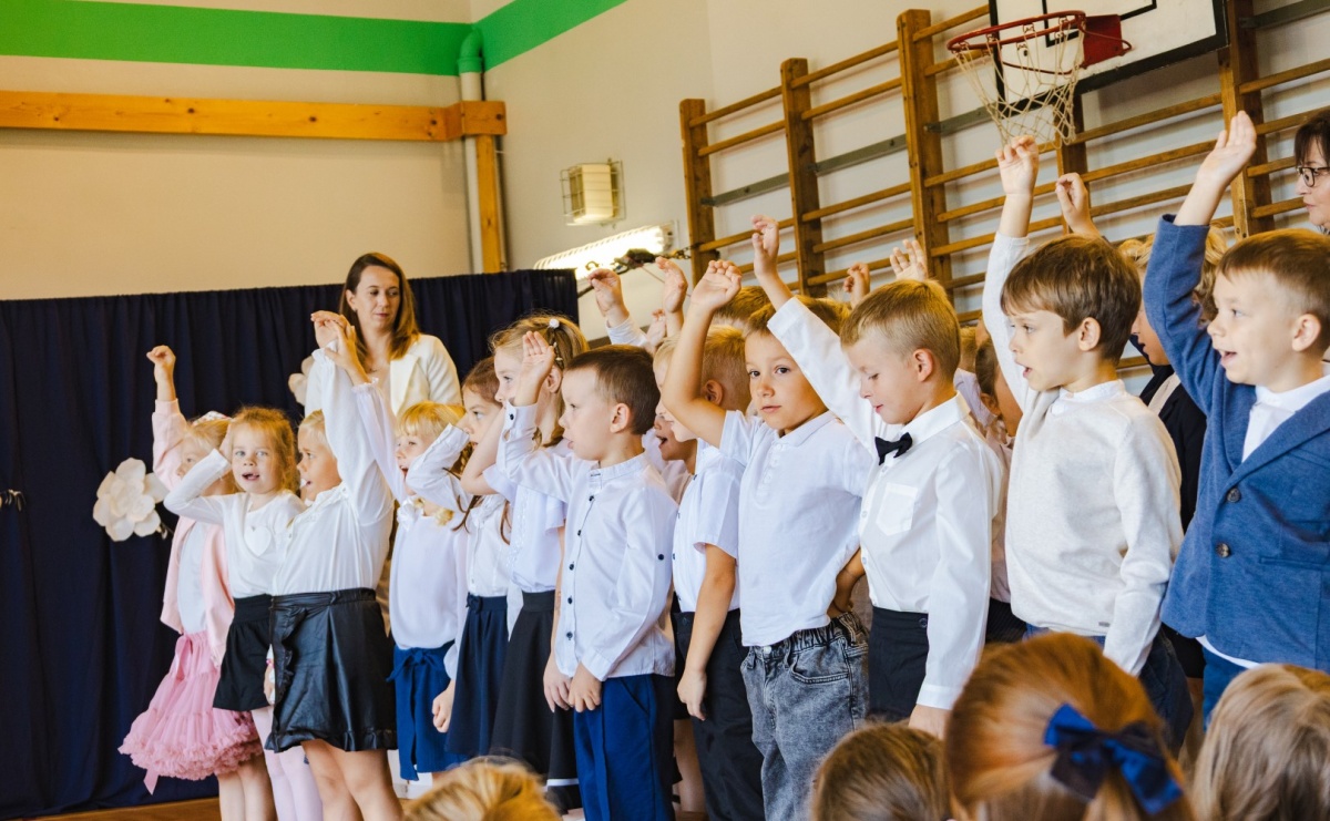 Wodzisław Śląski: Czterystu pierwszaków odebrało tyty [FOTO] - Serwis informacyjny z Raciborza - naszraciborz.pl