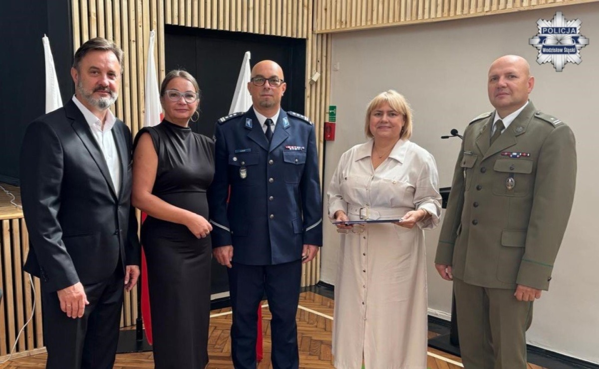 Inauguracja roku szkolnego na Skalnej w Rydułtowach z udziałem służb mundurowych - Serwis informacyjny z Raciborza - naszraciborz.pl