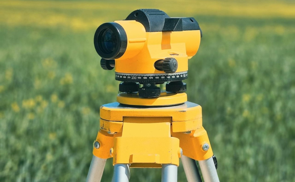 Geodeta jako mediator sąsiedzkich sporów - Serwis informacyjny z Raciborza - naszraciborz.pl