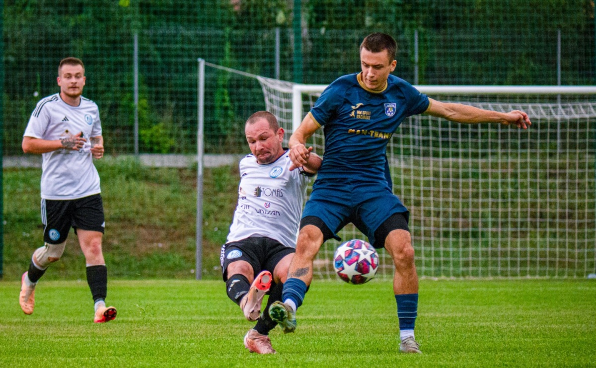 Klasa okręgowa: Emocjonujące starcie w Nędzy [FOTO] - Serwis informacyjny z Raciborza - naszraciborz.pl