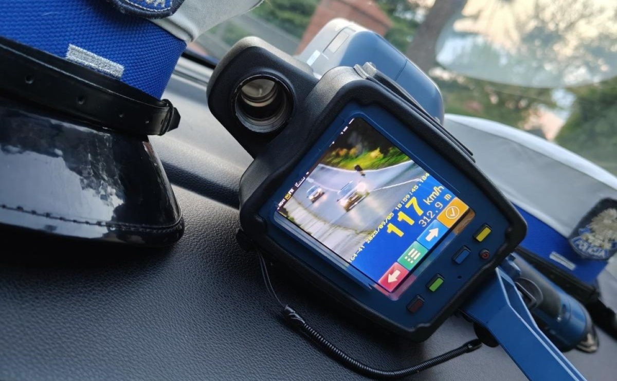 Ponad setką na Parkowej w Lubomi. 20-latek pozbył się prawka - Serwis informacyjny z Raciborza - naszraciborz.pl