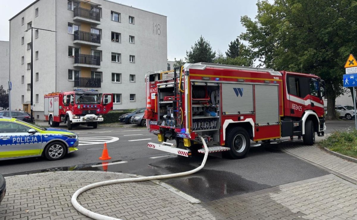 Akcja służb w Radlinie. Paliło się mieszkanie  - Serwis informacyjny z Raciborza - naszraciborz.pl