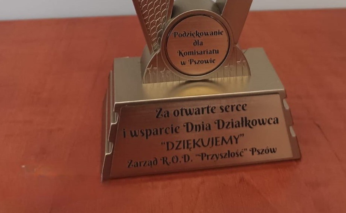 Pszowscy dzielnicowi z podziękowaniami od działkowców - Serwis informacyjny z Wodzisławia Śląskiego - naszwodzislaw.com