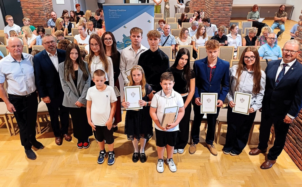 Poznajcie najlepszych uczniów i młodych sportowców gminy Godów - Serwis informacyjny z Raciborza - naszraciborz.pl