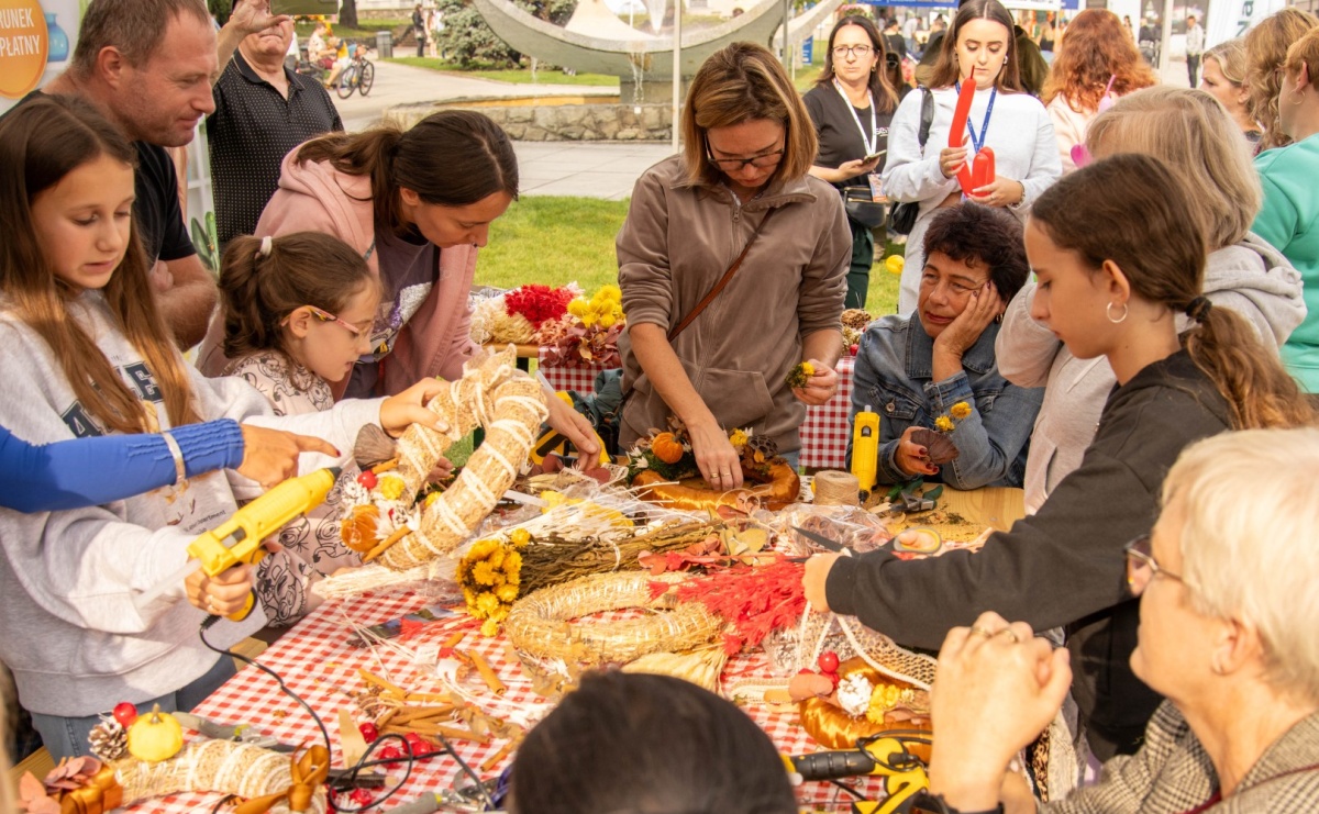 Jesienny wianek na drzwi. Weź udział w bezpłatnych warsztatach - Serwis informacyjny z Raciborza - naszraciborz.pl