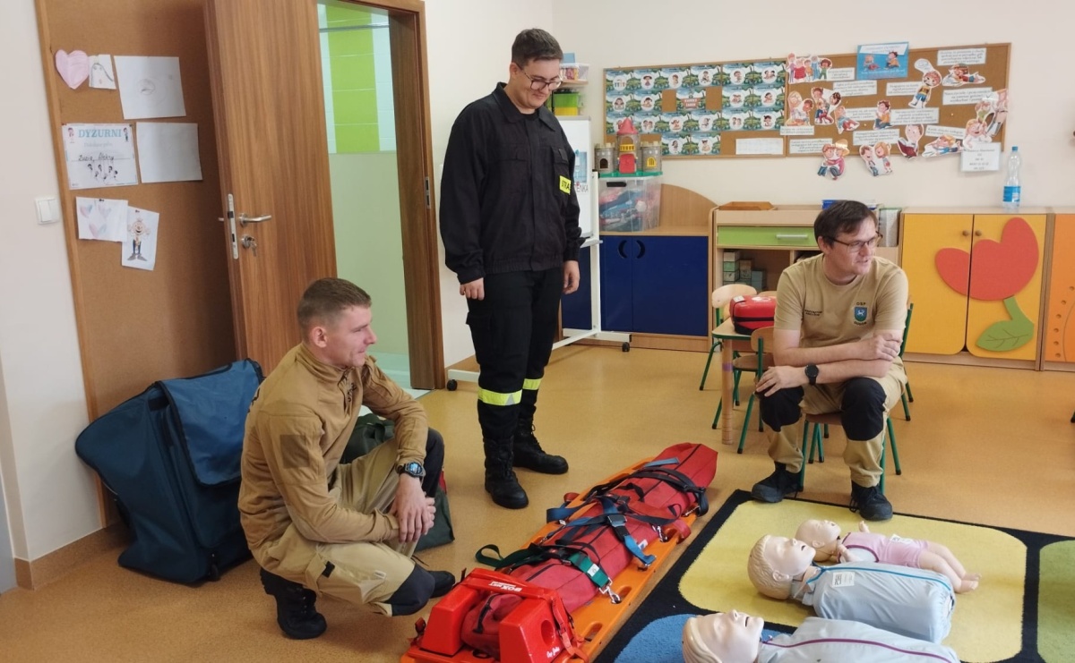 Strażacy z OSP Godów uczyli przedszkolaków pierwszej pomocy - Serwis informacyjny z Raciborza - naszraciborz.pl