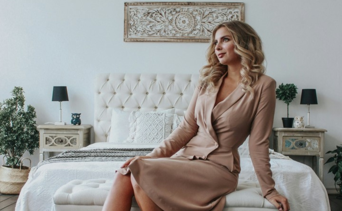 Jak wybrać idealną sukienkę na wiosenne stylizacje do pracy i na co dzień? - Serwis informacyjny z Raciborza - naszraciborz.pl