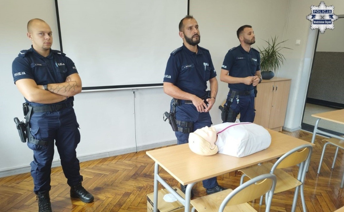Wodzisławscy policjanci przeprowadzili lekcję pierwszej pomocy - Serwis informacyjny z Raciborza - naszraciborz.pl