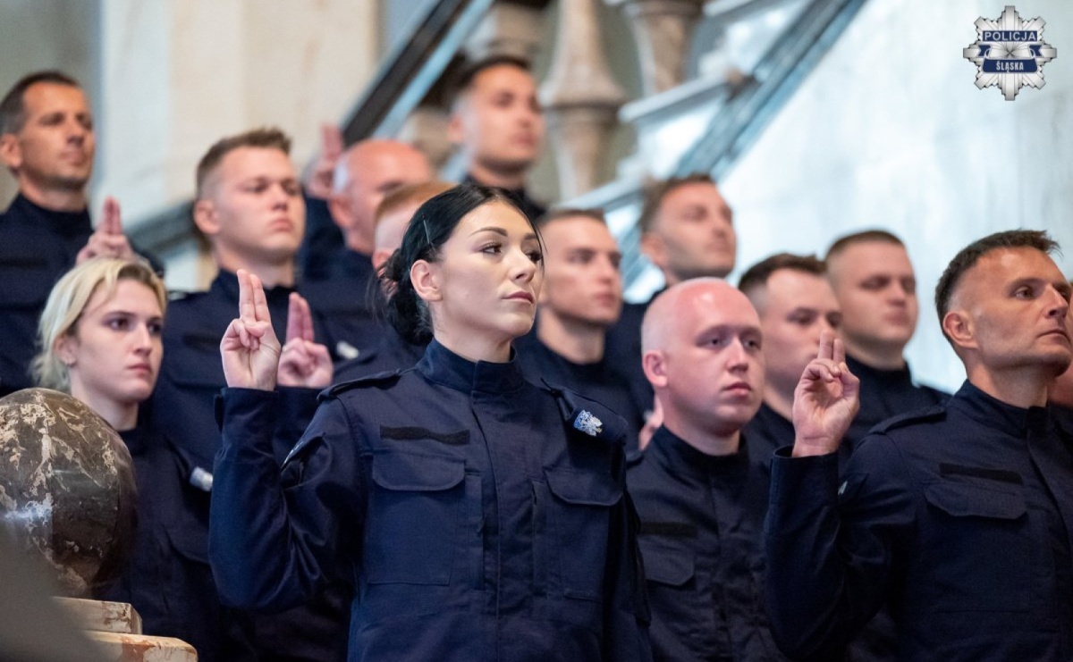 Nowi policjanci ślubowali w Śląskim Urzędzie Wojewódzkim [FOTO] - Serwis informacyjny z Raciborza - naszraciborz.pl