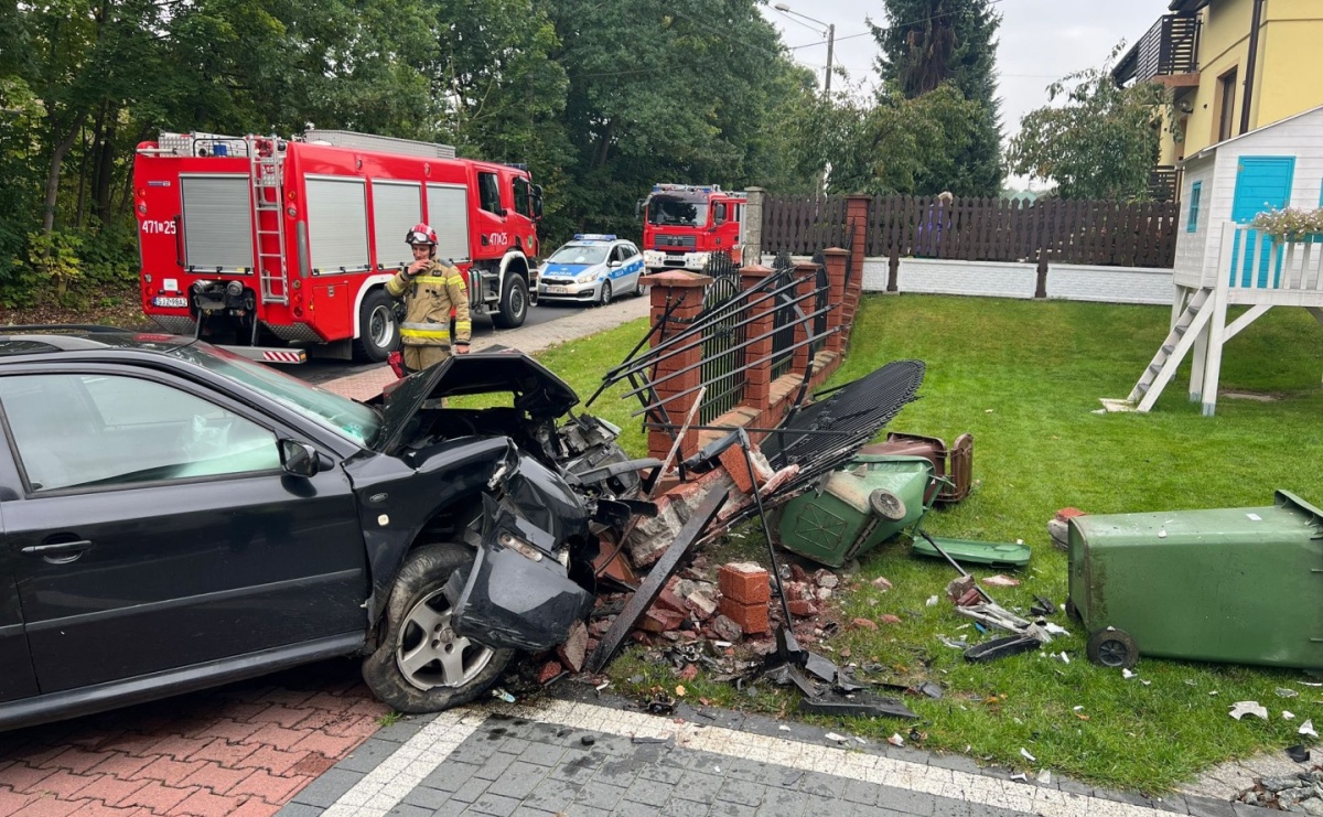 Gołkowice: Zasnął za kierownicą i wjechał w ogrodzenie - Serwis informacyjny z Raciborza - naszraciborz.pl
