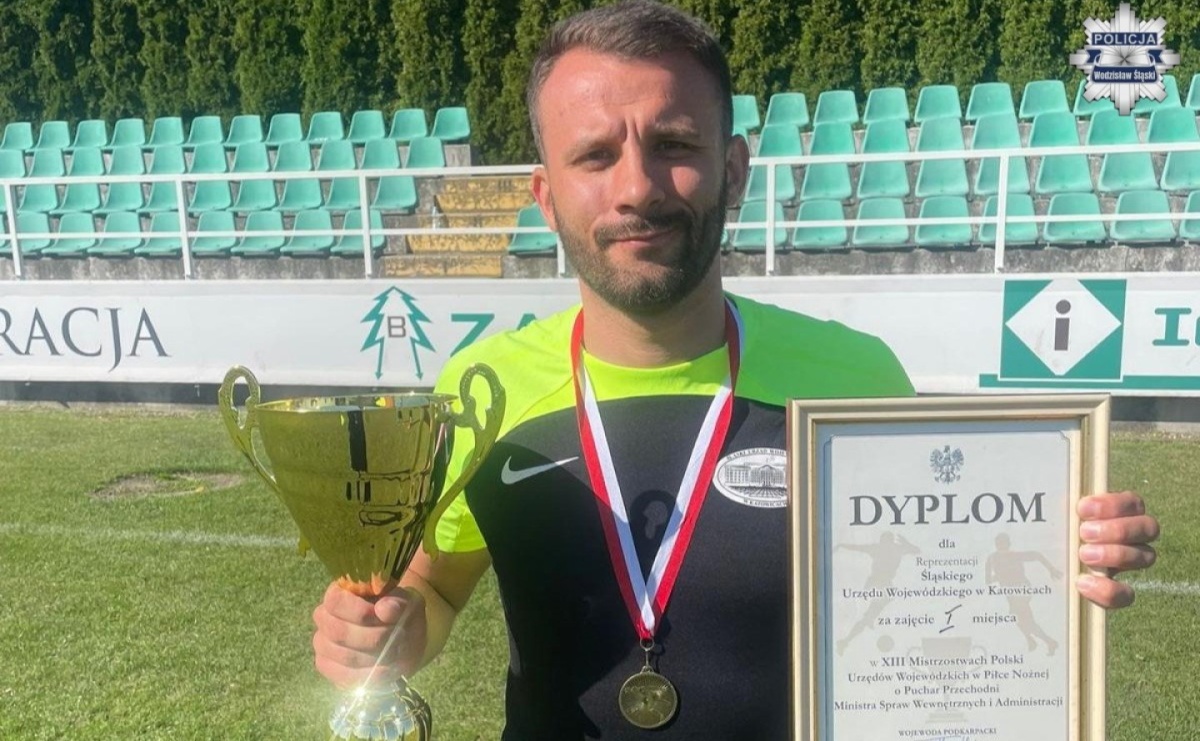 Drużyna Urzędu Wojewódzkiego mistrzem Polski. Policjant z Wodzisławia Śląskiego w zwycięskim składzie - Serwis informacyjny z Raciborza - naszraciborz.pl
