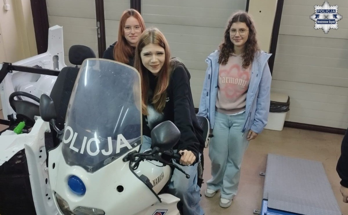 Klasa mundurowa z Rydułtów w Szkole Policji w Katowicach - Serwis informacyjny z Raciborza - naszraciborz.pl