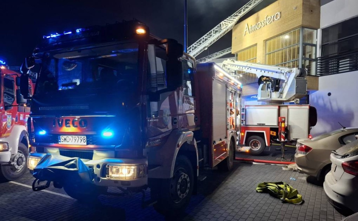 Ogromna akcja gaśnicza w Mszanie. Palił się dom przyjęć [FOTO] - Serwis informacyjny z Raciborza - naszraciborz.pl