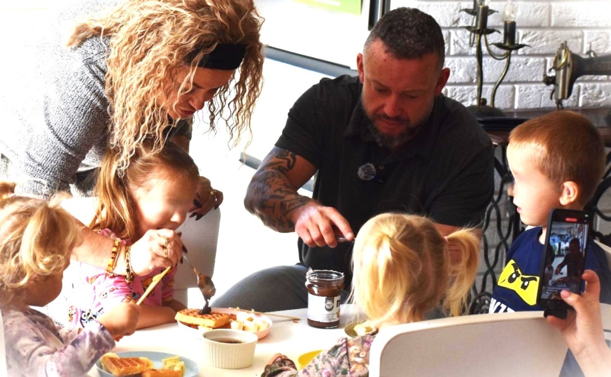 Rafał Karwot spędził dzień z rodziną zastępczą w Gorzycach - Serwis informacyjny z Raciborza - naszraciborz.pl