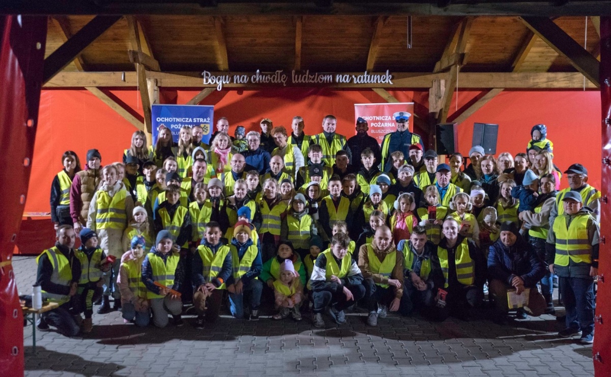 Edukacja i bezpieczeństwo w służbie społeczności. Jesienna akcja w Bluszczowie [FOTO] - Serwis informacyjny z Raciborza - naszraciborz.pl