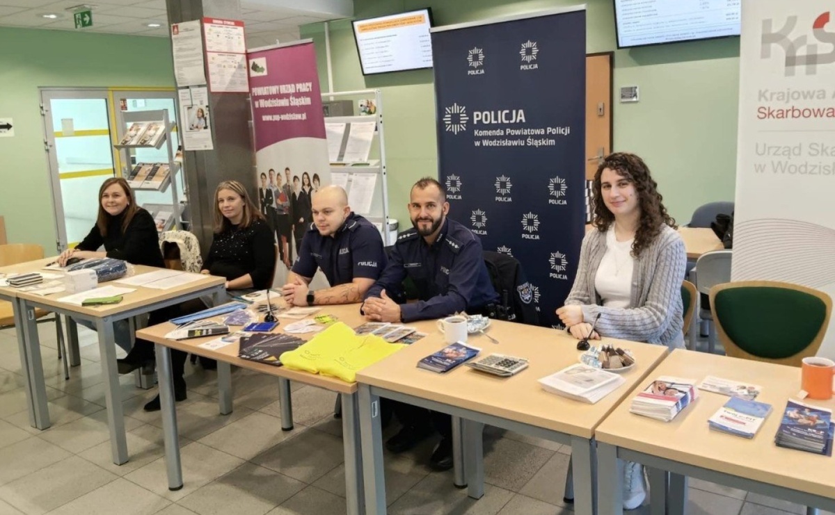 Dni Seniora w wodzisławskim ZUS z udziałem policjantów - Serwis informacyjny z Raciborza - naszraciborz.pl