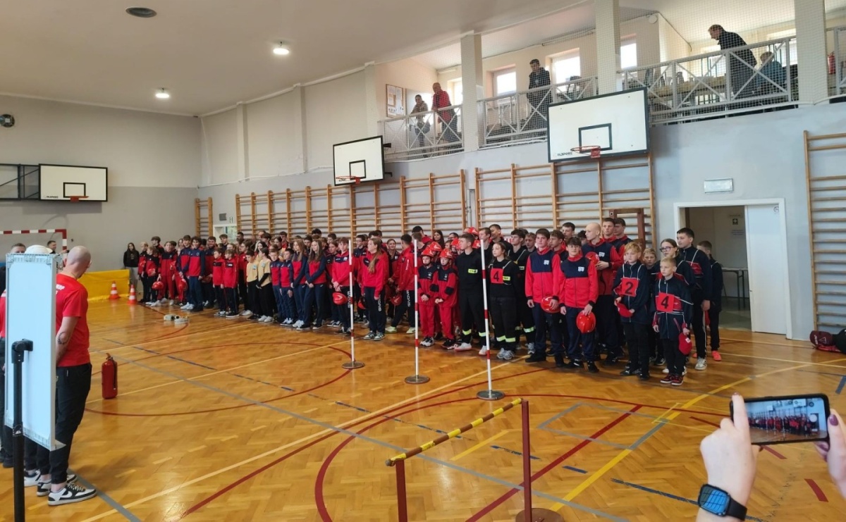 Halowy Turniej Młodzieżowych Drużyn Pożarniczych Powiatu Wodzisławskiego za nami - Serwis informacyjny z Raciborza - naszraciborz.pl