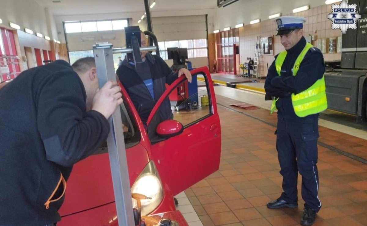 Pierwsi kierowcy bezpłatnie sprawdzili światła w swoich samochodach - Serwis informacyjny z Raciborza - naszraciborz.pl