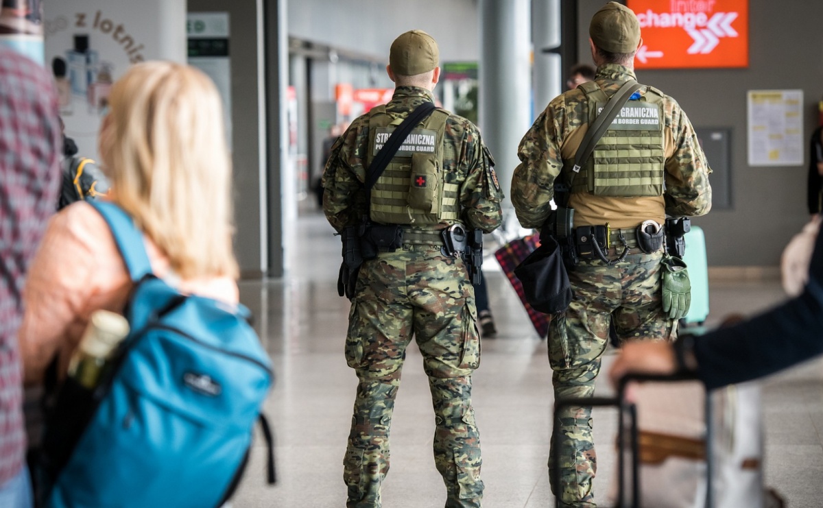 Skazany za oszustwa zatrzymany na lotnisku - Serwis informacyjny z Raciborza - naszraciborz.pl