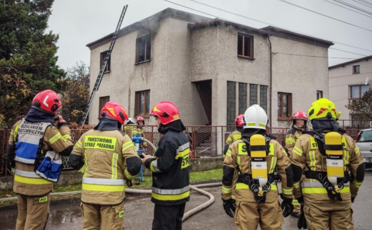 Jedna osoba poszkodowana w pożarze domu w Rydułtowach - Serwis informacyjny z Raciborza - naszraciborz.pl