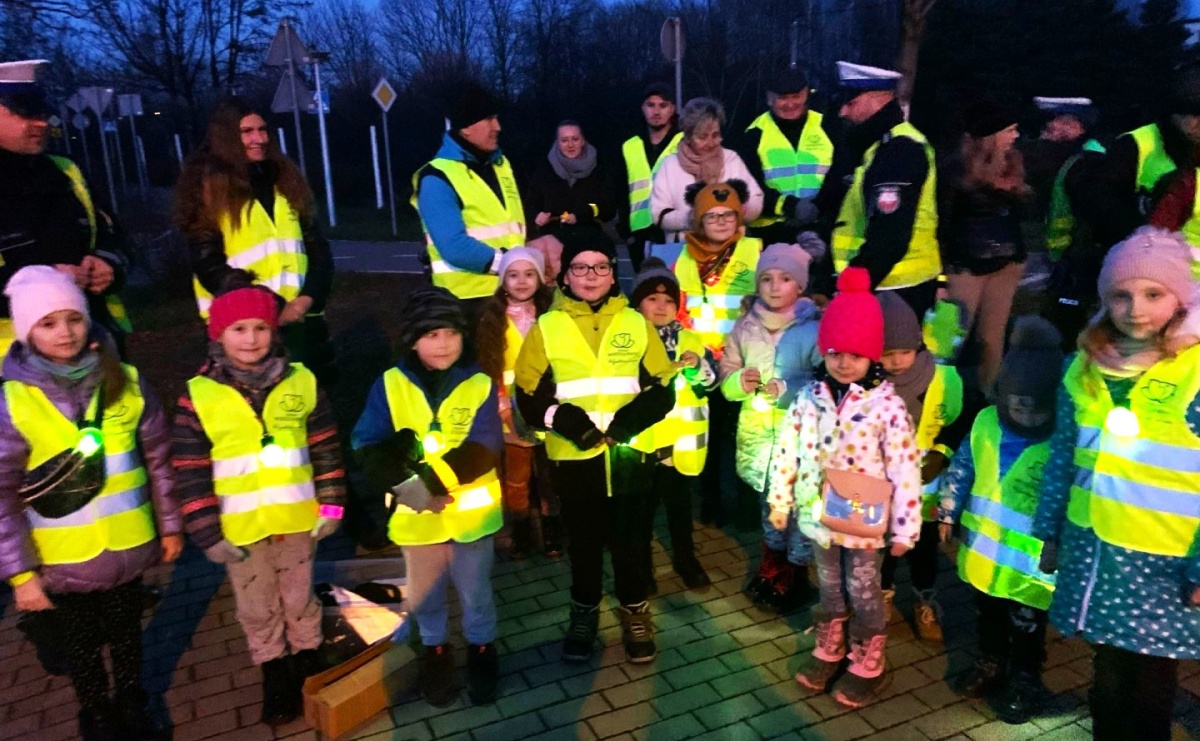 Jak dobrze Cię widzieć! Akcja na rzecz bezpieczeństwa pieszych w Mszanie - Serwis informacyjny z Raciborza - naszraciborz.pl