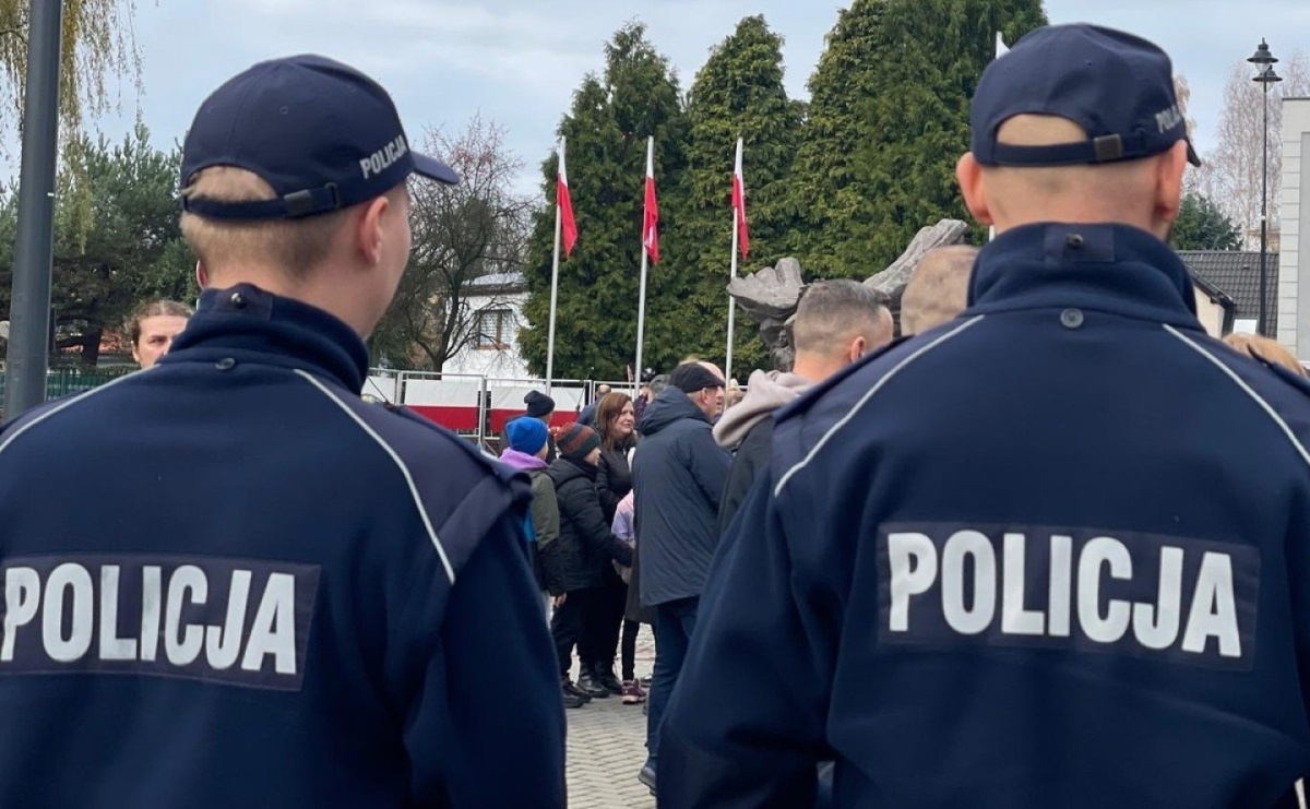 Policjanci czuwali nad bezpiecznym przebiegiem uroczystości w Wodzisławiu Ślaskim - Serwis informacyjny z Raciborza - naszraciborz.pl