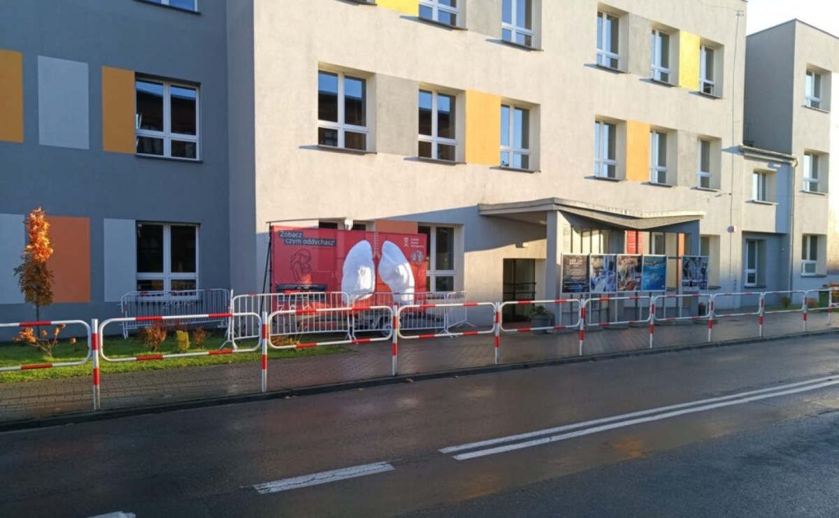 Zobacz, czym oddychasz. Mobilne płuca Polskiego Alarmu Smogowego w Radlinie - Serwis informacyjny z Raciborza - naszraciborz.pl