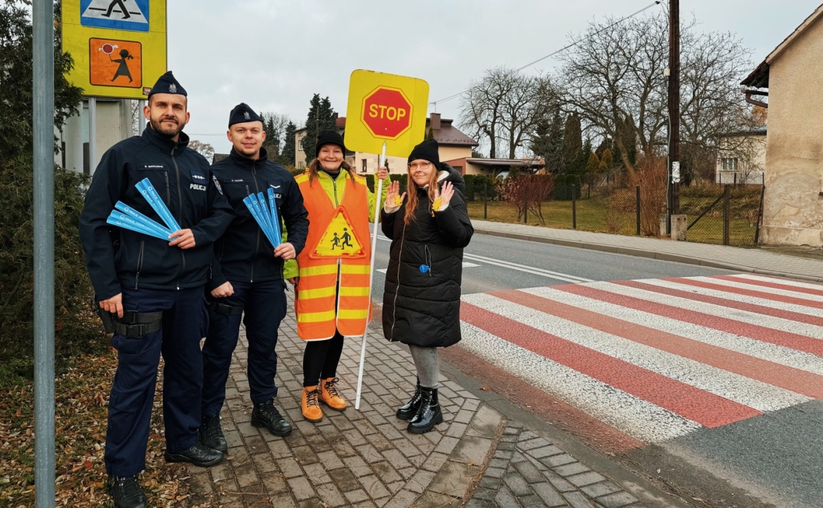 Noś odblaski - bądź widoczny! Akcja odblaskowa miasta i policji w ramach kampanii Morderca nie zawsze ma broń - Serwis informacyjny z Raciborza - naszraciborz.pl