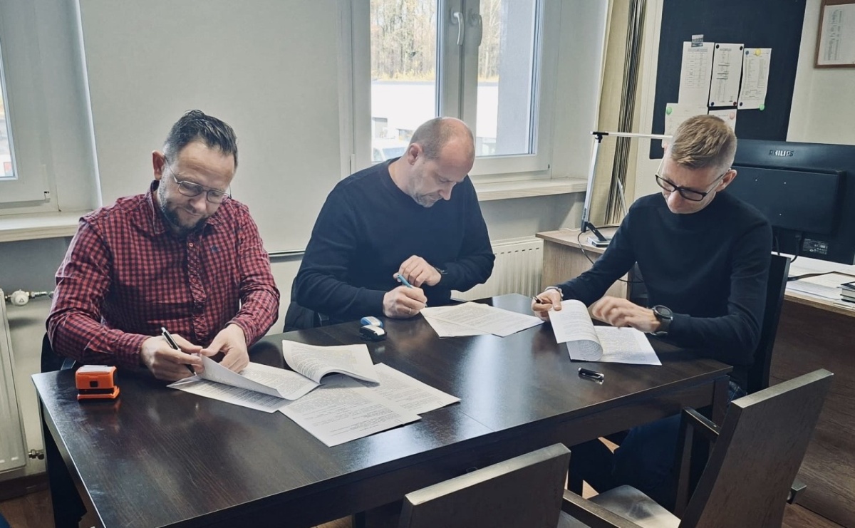 Podpisano umowę na przebudowę ul. Strażackiej w Kokoszycach - Serwis informacyjny z Raciborza - naszraciborz.pl