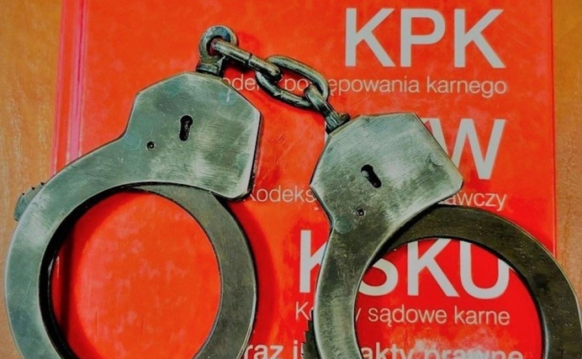 Poszukiwany wpadł dzięki czujności policjanta poza służbą - Serwis informacyjny z Raciborza - naszraciborz.pl