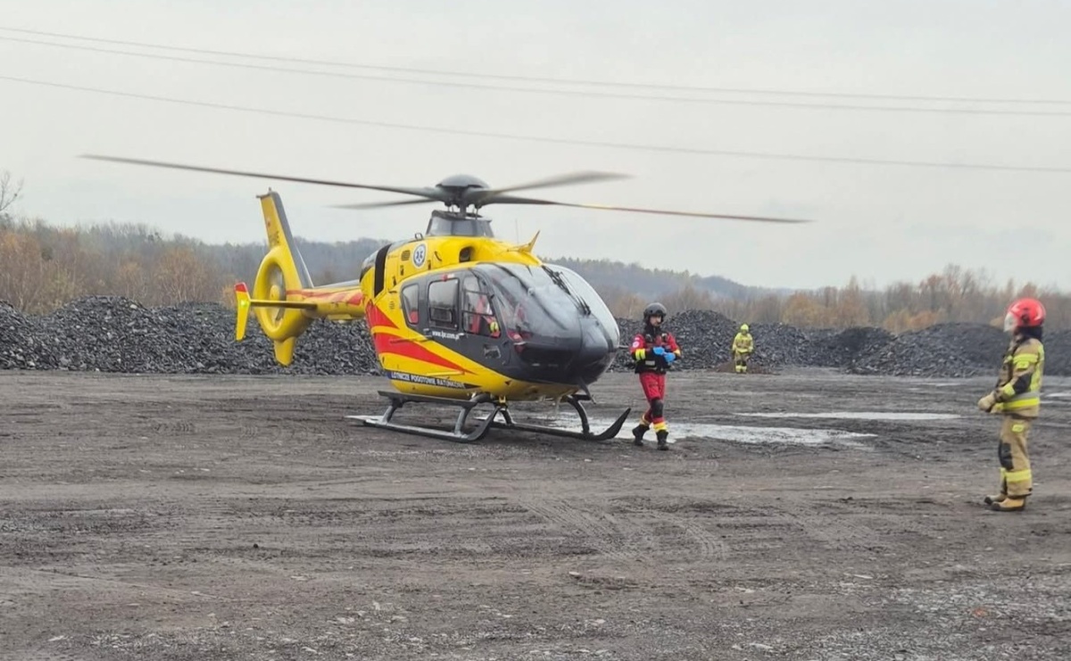 Groźny wypadek na hałdzie w Radlinie. Poszkodowany mężczyzna trafił do szpitala śmigłowcem LPR - Serwis informacyjny z Raciborza - naszraciborz.pl
