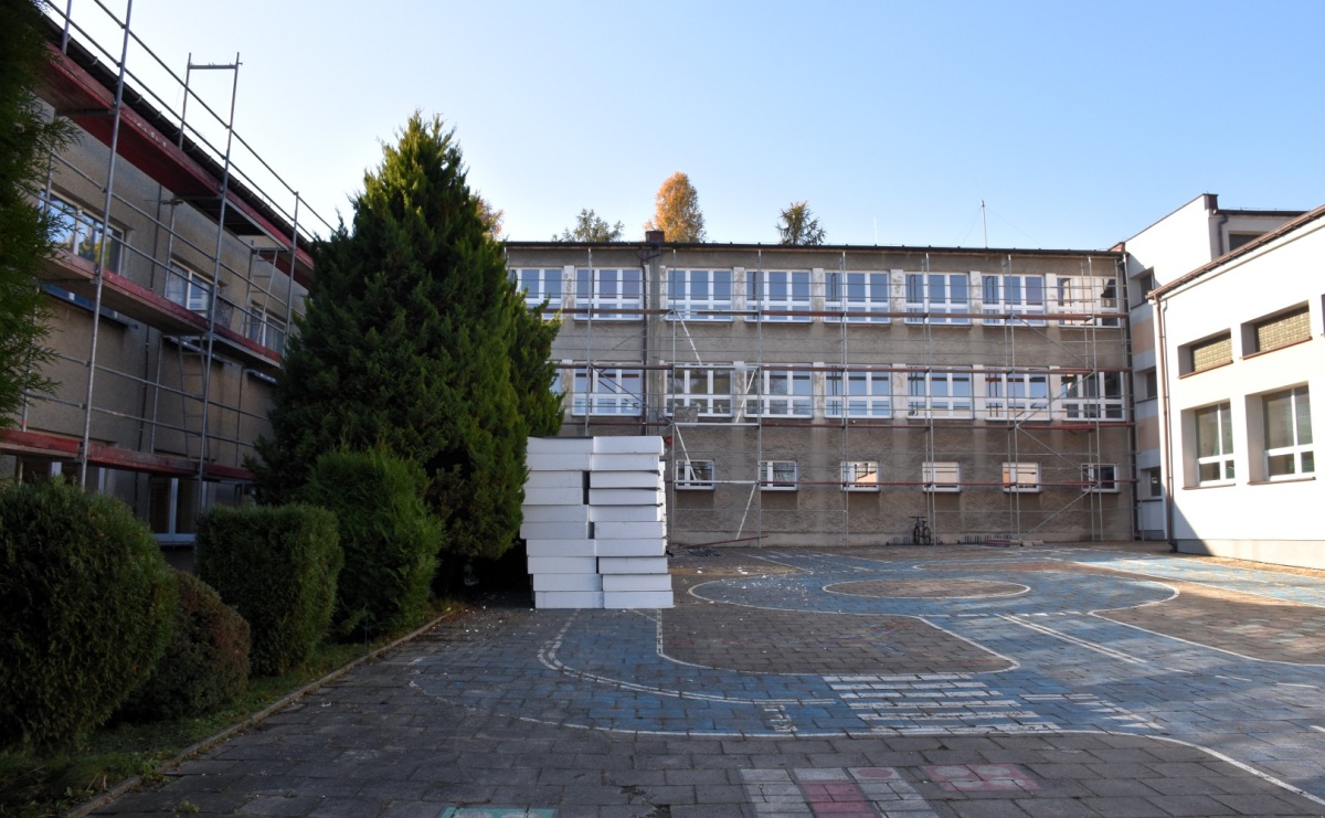 Trwa termomodernizacja Zespołu Szkół nr 1 w Wodzisławiu Śląskim - Serwis informacyjny z Raciborza - naszraciborz.pl