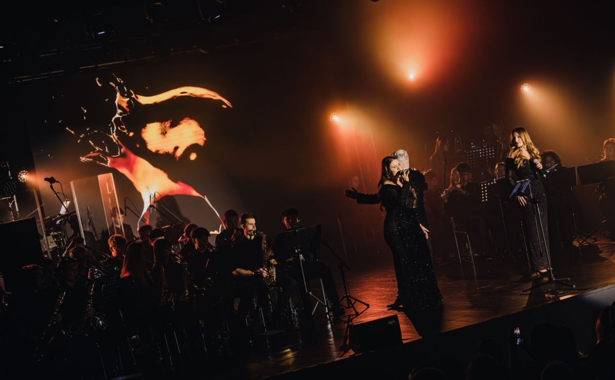 Gwiazdkowe melodie. Świąteczny koncert Wodzisławskiej Orkiestry Rozrywkowej - Serwis informacyjny z Raciborza - naszraciborz.pl