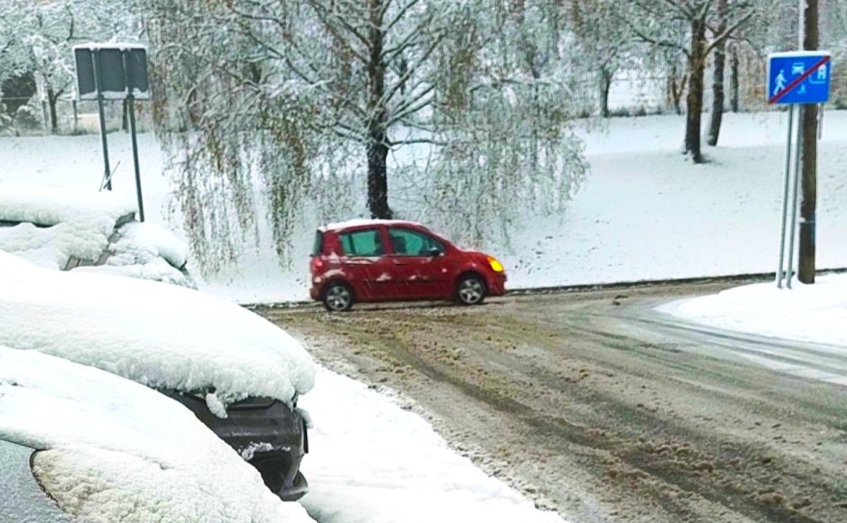 Trudne warunki drogowe. Policja apeluje o zdjęcie nogi z gazu - Serwis informacyjny z Raciborza - naszraciborz.pl