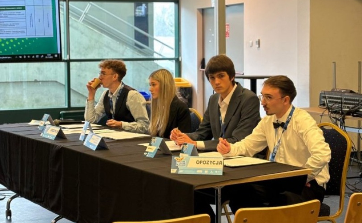 Climate-Con 2025. Wielki sukces rydułtowskiej młodzieży podczas finału debat oksfordzkich - Serwis informacyjny z Wodzisławia - naszwodzislaw.com
