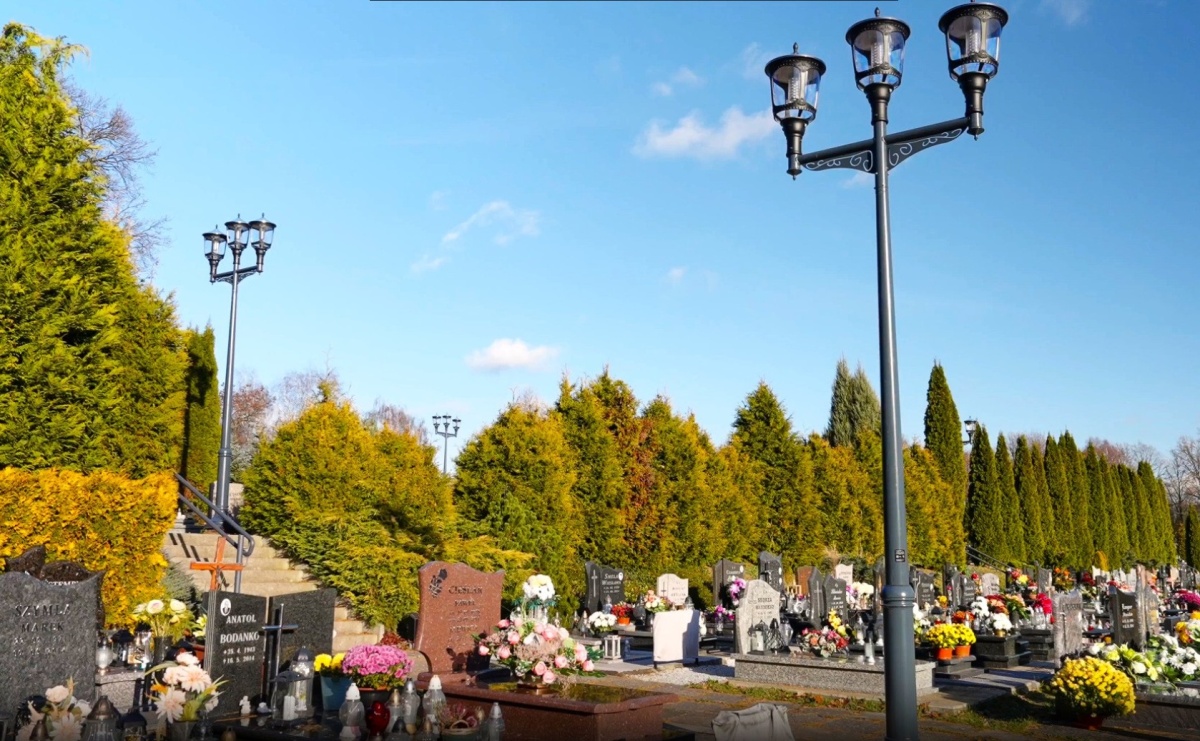 Wodzisław Śląski: Na cmentarzu komunalnym powstały autonomiczne punkty oświetlenia solarnego - Serwis informacyjny z Raciborza - naszraciborz.pl