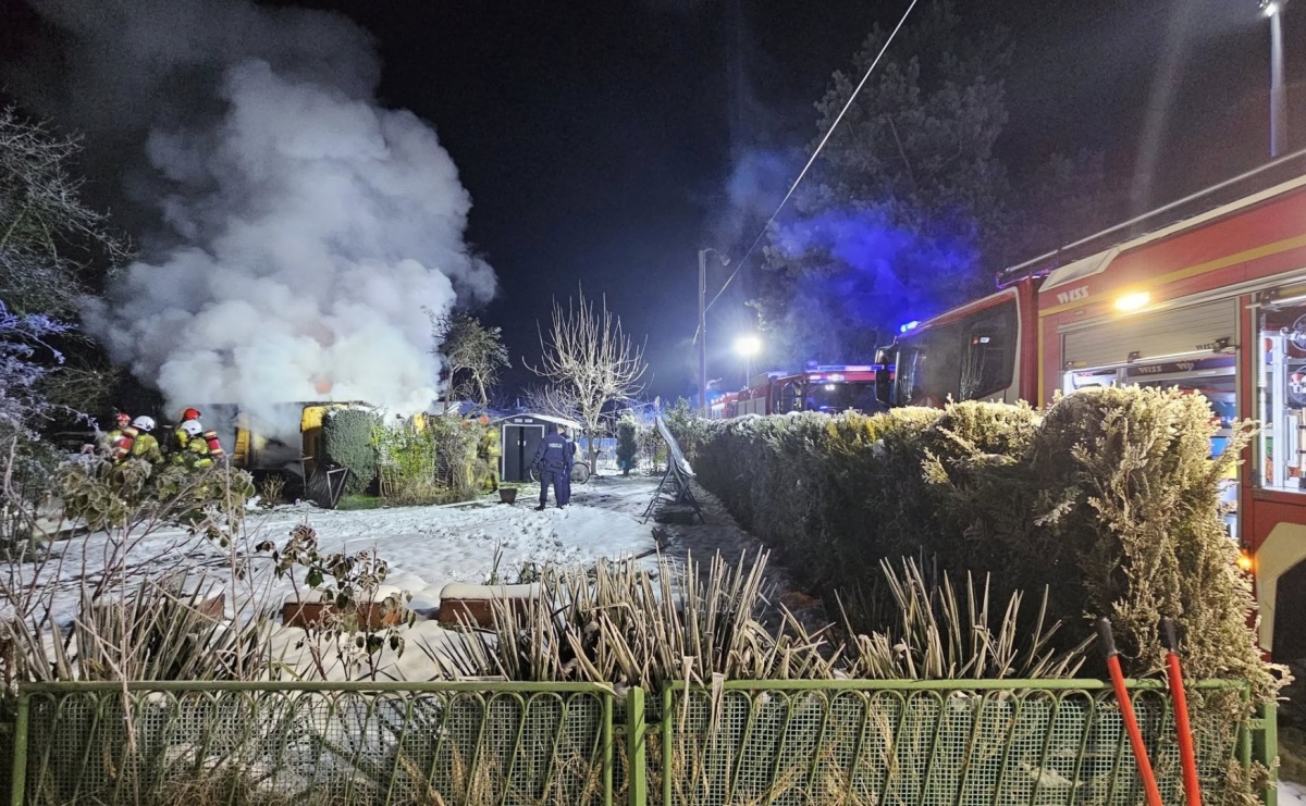 Altanka na działkach przy Wolności poszła z dymem  - Serwis informacyjny z Raciborza - naszraciborz.pl