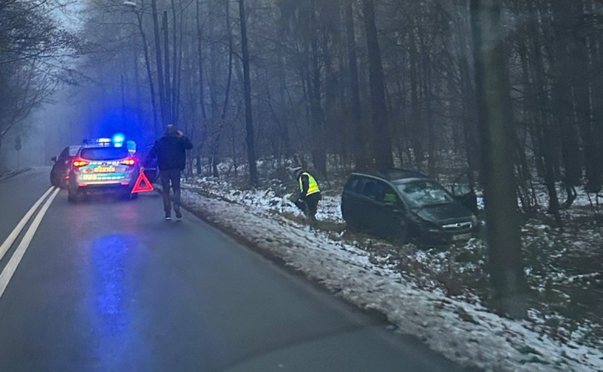 Poranna kolizja opla i citroena na ul. Grodzisko - Serwis informacyjny z Raciborza - naszraciborz.pl