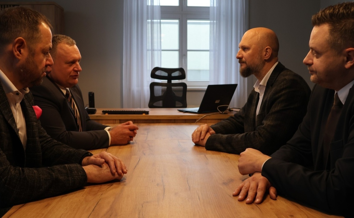 Wiceminister Energii z wizytą w Radlinie. Odwiedził kopalnię, rozmawiał o hałdzie - Serwis informacyjny z Raciborza - naszraciborz.pl