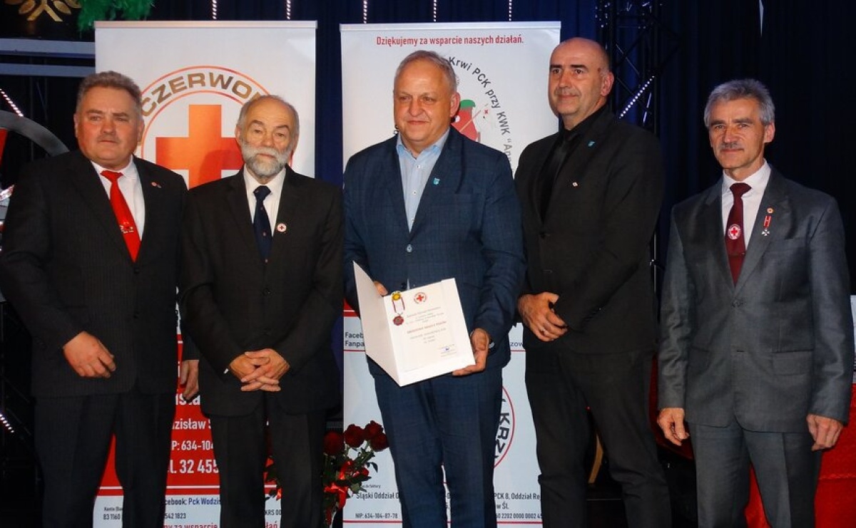 Honorowa Odznaka PCK dla Miasta Pszów - Serwis informacyjny z Raciborza - naszraciborz.pl